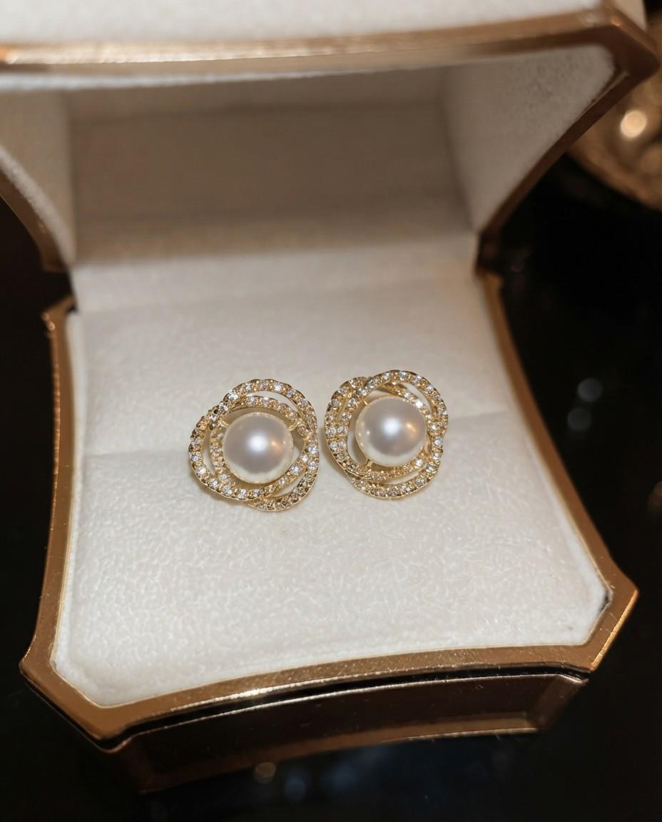 Elegant Gold-Plated Pearl Stud Earrings with Sparkling Cubic Zirconia Circle Design