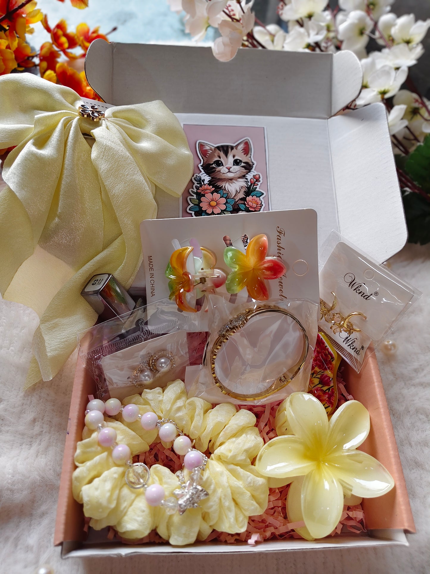 Premium Aesthetic Accessories Gift Hamper – Jewelry, Scrunchies & Hair Clips