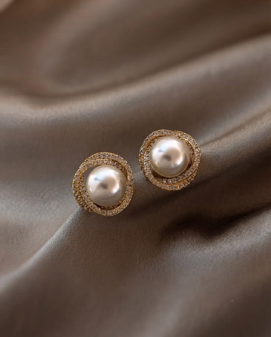 Elegant Gold-Plated Pearl Stud Earrings with Sparkling Cubic Zirconia Circle Design
