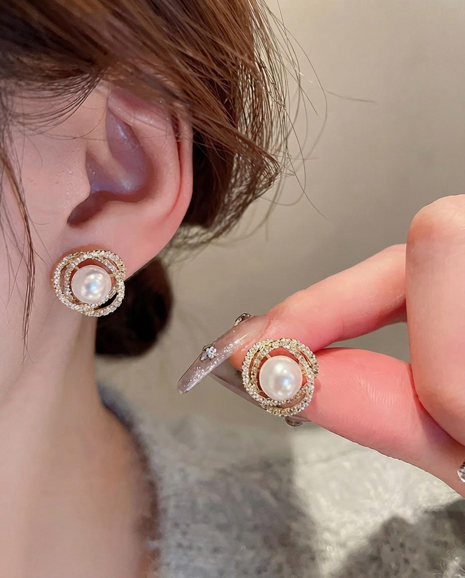 Elegant Gold-Plated Pearl Stud Earrings with Sparkling Cubic Zirconia Circle Design