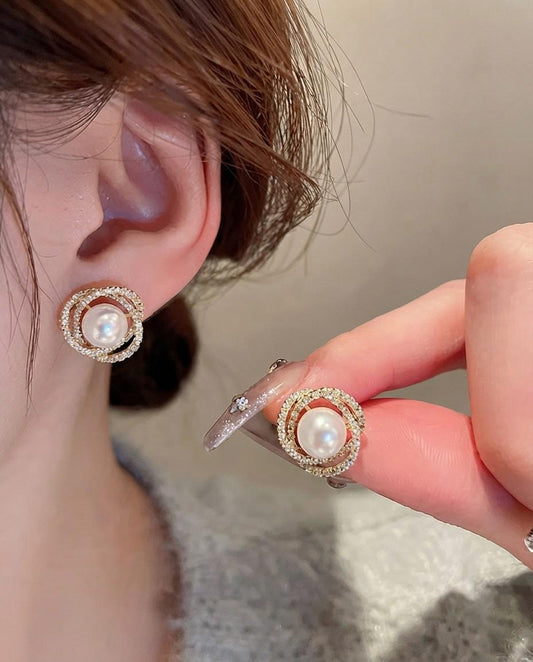 Elegant Gold-Plated Pearl Stud Earrings with Sparkling Cubic Zirconia Circle Design